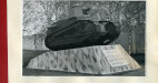 У входа в музей на постаменте установлен первый советский танк „Борец за свободу тов. Ленин"