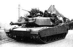 Основной боевой танк M1 «Абрамс» во время манёвров в Германии. 1980-е годы