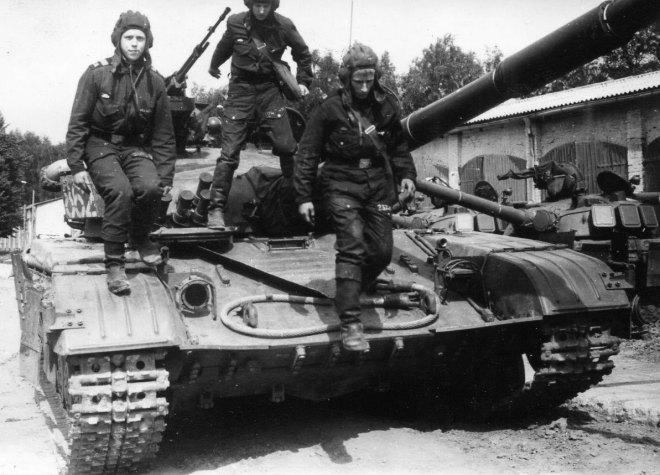 Т-64А обр. 1979 г. с системой 902А «Туча» на занятиях в парке боевых машин