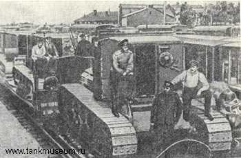 Русские офицеры-танкисты на танках Мk.А., поставленных союзниками Добровольческой Армии генерала Деникина, 1919 г.