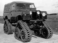 Рис. 104. Колесно-гусеничная машина «Ровер» (Land Rover Series II Cuthbertson)