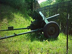 76-мм полковая пушка обр. 1943 г. (ОБ-25) в Познаньской цитадели, Польша