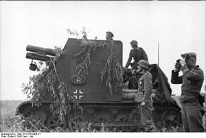 Bundesarchiv Bild 101I-216-0406-37, Russland, getarnter Panzer I B mit I.G. 33.jpg