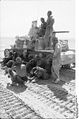 Bundesarchiv Bild 101I-784-0209-15, Nordafrika, italienische Soldaten, Panzer M13-40.jpg
